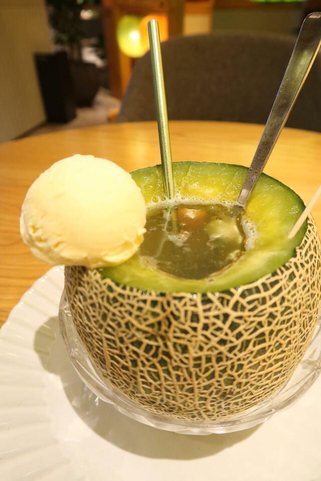 【BEB5土浦】メロンまるごとクリームソーダ　青肉タイプはさわやかな甘さ