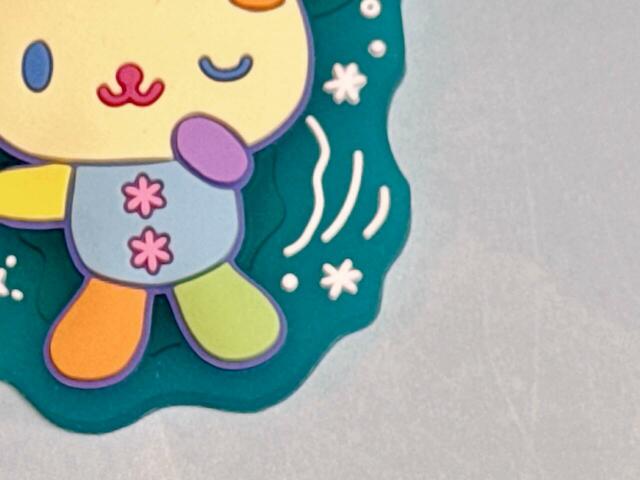ベースは、シャーベットのような半透明のブルー。このブルーがとにかく涼しげで、見ているだけで爽やかな気持ちに♪