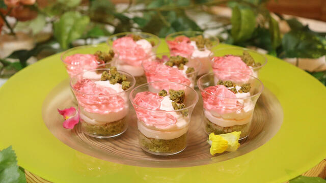 「プチプランタン“苺と桜と抹茶のプチパフェ”」＜期間：2026年3月1日〜5月31日＞【つま恋の“春メニュー”が勢ぞろい！つま恋リゾート彩の郷で「春爛漫ピクニック気分のごちそうバイキング」開催！】