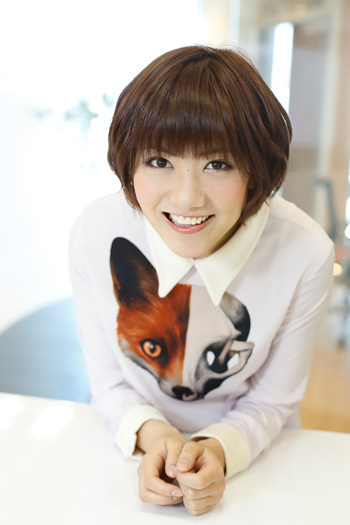 今回の取材(12/17)の撮影中、「あの取材(2013/12/25)からもう1年なの? 早すぎる。あのキツネみたいな衣装のときでしたね」と佐江ちゃん。