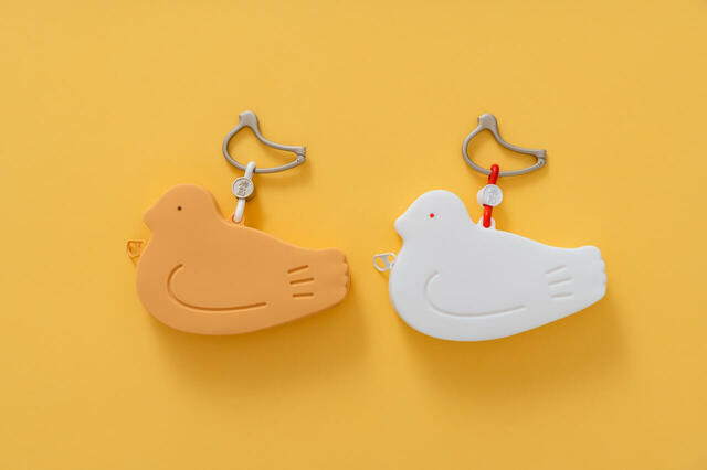 「はとっこ」<価格:1,500円(税込)>【これは魅力の限定商品!鳩サブレーを連れて歩けるシリコンポーチ「はとっこ」が、2026年8月10日より販売スタート!】