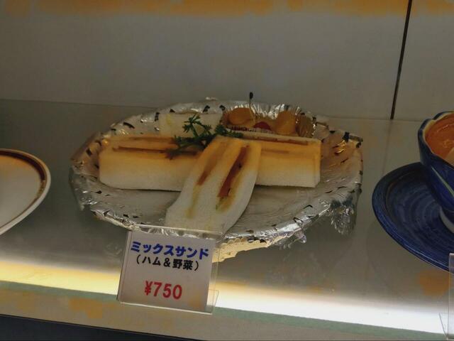 【タカセ モーニングAセット】食品サンプルをガン見しました。グランドメニューのミックスサンドも美味しそう