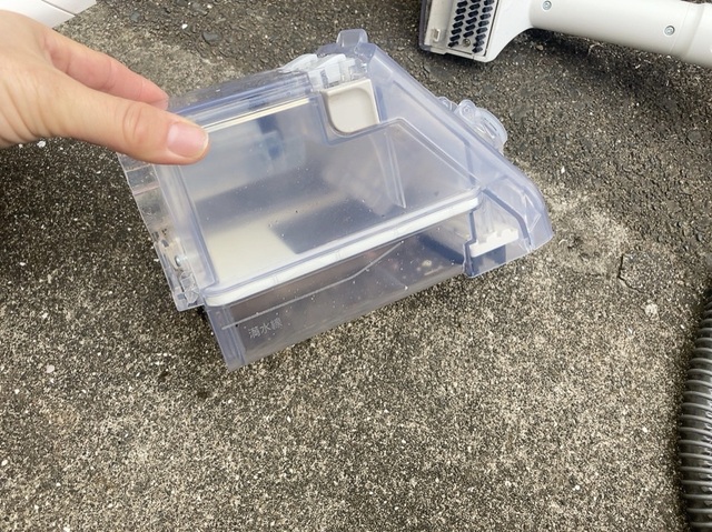 【アイリスオーヤマ ハンディリンサークリーナー】分解してタンクを水洗いできます