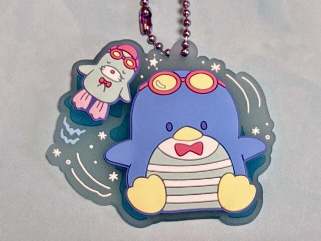 【サンリオキャラクターズ ぷっくりラバマスグミ7】お腹の部分だけの水着を着ている…？サム。大親友のチップと一緒です。かわいい！
