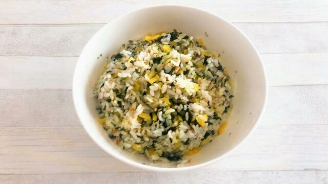 チュモッパの素とたくわんを温かいご飯にまぜるだけで簡単に出来てしまいました。