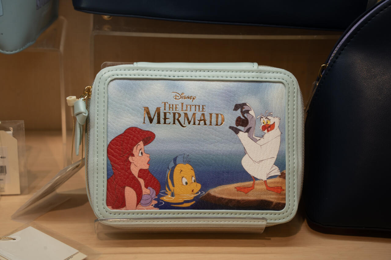 ディズニー】“即買いグッズ”が4千アイテム超！「巨大ディズニーグッズ
