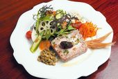 関西「個性派肉」の名店／BISTRO◎BACCHUS（新町）　茶美豚と鶏のテリーヌ 1600円