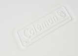 【『Coleman BRAND BOOK #08 保冷バッグ RED』(宝島社)】フタにもロゴ入り