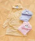 【LOWRYS FARM×mojojojo】レディース「【mojojojo】／フワフワフードワンピース」6,990円、キッズ「【mojojojo】／フードワンピース」4,990円／フードをかぶるとお気に入りのキャラクターに変身！？