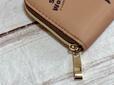 ゴールドのシンプルなファスナー引き手が、高級感をプラス♪