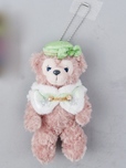 ぬいぐるみバッジ（シェリーメイ）¥1,800｜ダッフィーのクリスマス（2016年）スペシャルグッズ