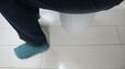 【ニトリ 座れるマルチバケット 10L】全体重をかけて腰かけても、びくともしません…！