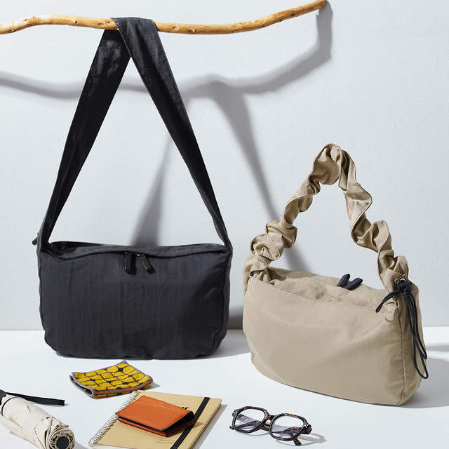 急に荷物が増えても慌てない！サブバッグが出てくるショルダーバッグ