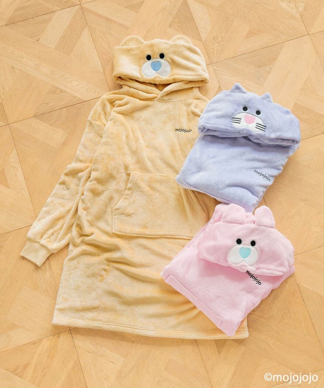 【LOWRYS FARM×mojojojo】レディース「【mojojojo】/フワフワフードワンピース」6,990円、キッズ「【mojojojo】/フードワンピース」4,990円/フードをかぶるとお気に入りのキャラクターに変身!?