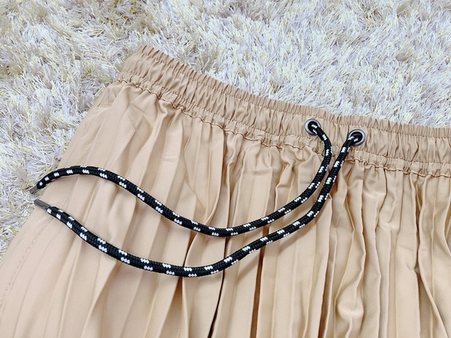 【ワークマン レディース撥水ライトプリーツスカート】トップスと合わせたベージュを選択