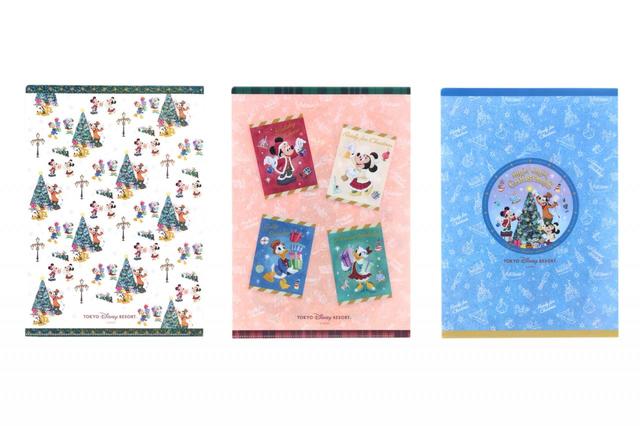 クリアホルダーセット 900円｜サイズ：A4、3枚セット｜東京ディズニーリゾート「ディズニー・クリスマス」スペシャルグッズ｜販売店舗：東京ディズニーランド「ディズニー＆カンパニー」、東京ディズニーシー「エンポーリオ」｜発売日：2022年11月7日（月）