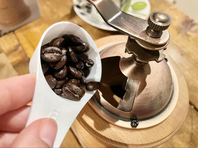 【HARIO　ウッドコーヒーミル】コーヒー豆の香りが最高！