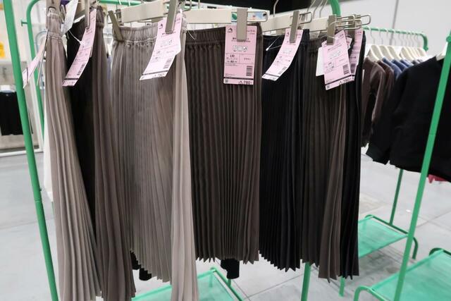 撥水スエードライクプリーツスカートKids　カラーはブラウン、グレージュ、ブラック柄　