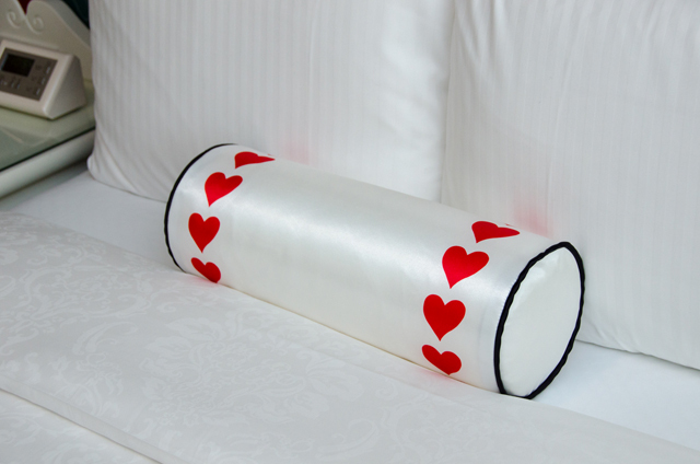 東京ディズニーランドホテル「ディズニーふしぎの国のアリスルーム」©Disney