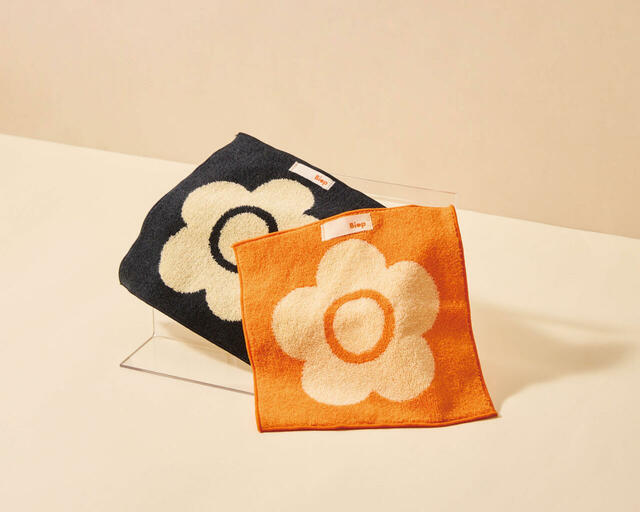 【マリークヮント×Biop】第1弾「デイジーモチーフカードミラー」1,980円（税込）