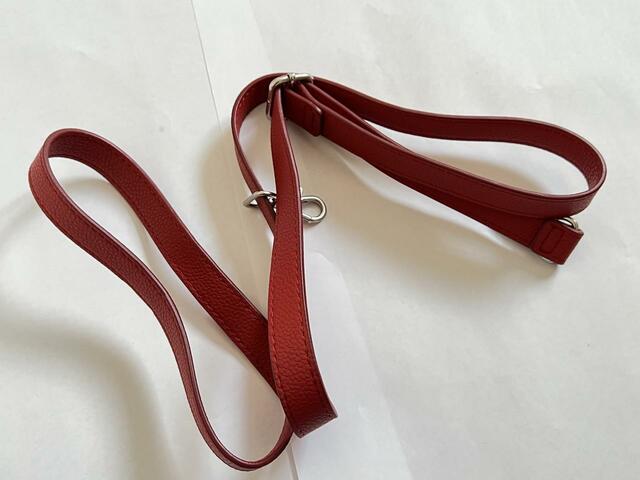【ユニクロ レザータッチ2WAYボストンバッグ】ショルダーストラップは最短約69.5cm