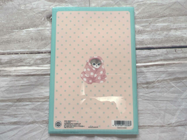 裏表紙にもイラスト入り!