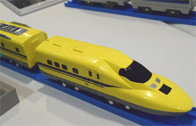 『プラレール　スマホで運転！　ダブルカメラドクターイエロー』タカラトミー/12960円（10月13日発売）