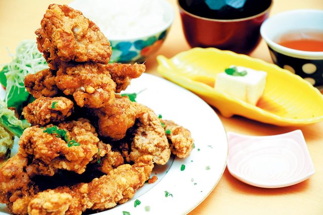 さくら月 田ごと　唐揚げマウンテン定食  850円