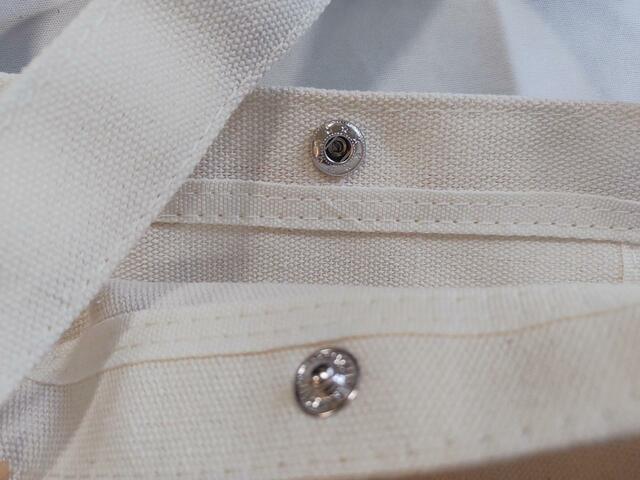 ボタンつきで、移動時も安心