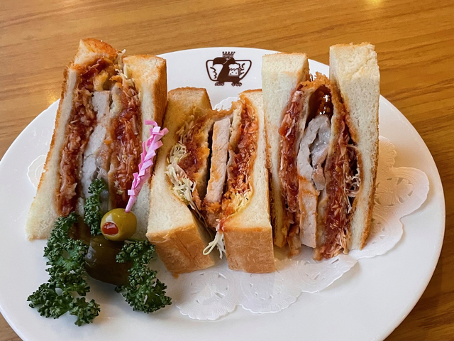 【ランチョン】食パンからしてボリューミーなカツサンド