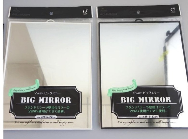 【キャンドゥコスメグッズランキング：第4位】「2WAYビッグミラー　WH・BK」各110円（税込）