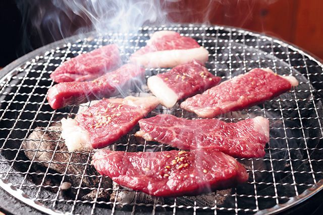 関西・焼肉の名店15／ろうす亭 茂（天神橋筋六丁目）　和牛赤身盛り合わせ 1300円