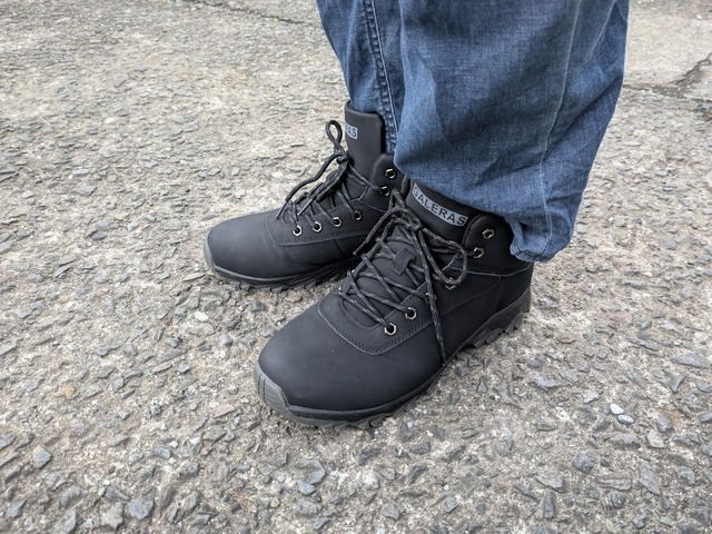 【ワークマン ガレラス防寒ミッドカット】クッション性は控えめなので、長時間歩く場合はインソールで調整してもよさそうです