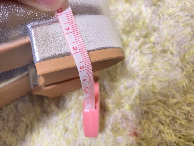 【GU マシュマロローヒールパンプス】ヒールの高さは約2.5cm。程よい高さです