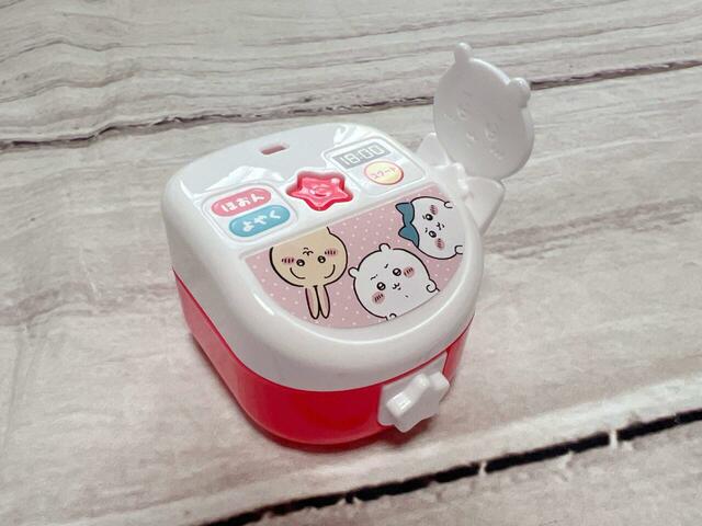 炊飯器のサイドにはしゃもじが立てて収納できる仕様