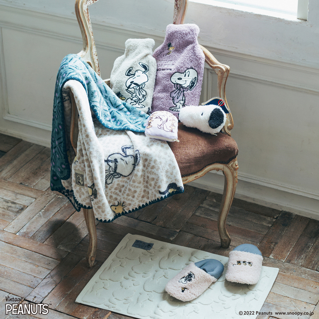2WAYルームシューズ ¥3,300、バスマット ¥2,750、ホットウォーターボトル ¥3,960、ホットウォーターボトルL ¥4,620、ポケットウォーマー ¥1,760、ポケットウォーマー（スヌーピー） ¥1,870、リバーシブルブランケット ¥3,960