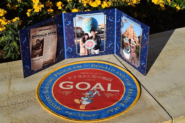 8. ゴールの証として記念写真を撮影。台紙を購入することもできる（有料）。©Disney