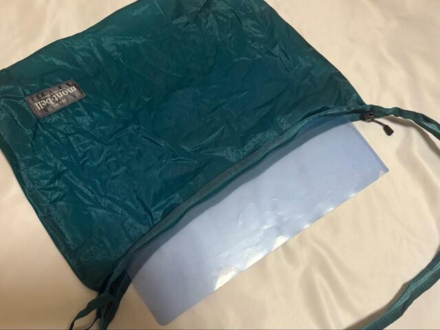【mont-bell　U.L.MONO ショルダー L】大きさは高さ25×幅36×奥行き7cm。A4サイズのファイルが横向きにぴったり収まります♪