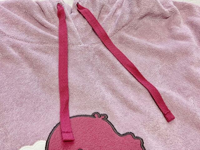 【GU（ジーユー）】パーカーの紐はララの髪の毛と同じ色です