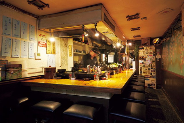 「もつ焼き」の名店／【中野】久遠 本店　店内