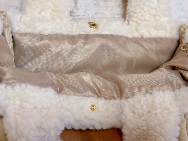 バッグの口にはスナップボタン付きで防犯面でも安心♪