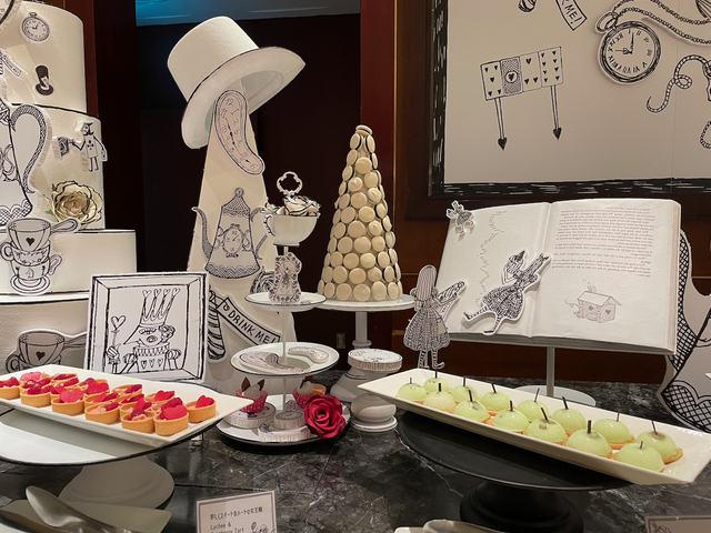 【ヒルトン東京 絵本の国のアリス スイーツビュッフェ】