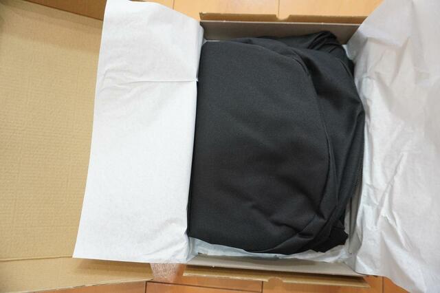 折りたたまれて入っている