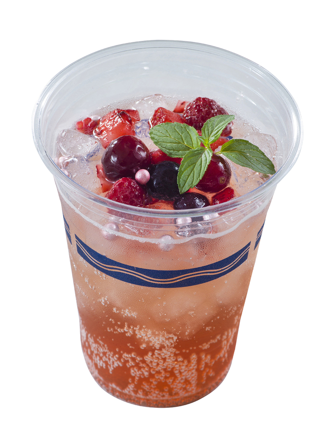 スパークリングカクテル（ミックスベリー） 680円｜東京ディズニーシー「ザンビーニ・ブラザーズ・リストランテ」｜東京ディズニーリゾート「ディズニー・クリスマス」