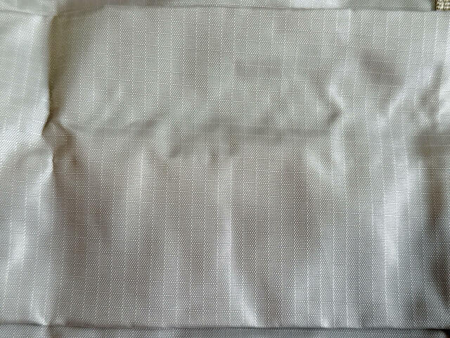 素材はポリエステル。軽くて丈夫なリップストップ生地です