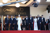 CANNES, FRANCE - MAY 19:  (L-R)  Actors Byung Heebong,  Steven Yeun, Giancarlo Esposito, Tilda Swinton, Ahn Seo-Hyun, director Bong Joon-Ho, actors Paul Dano, Lily Collins, Jake Gyllenhaal and Devon Bostic attend the 