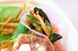 【ライフの冷凍弁当／チキン南蛮とひじきご飯】【ライフの冷凍弁当／チキン南蛮とひじきご飯】タルタルソースがかかっていて、コクたっぷりのお味の副菜