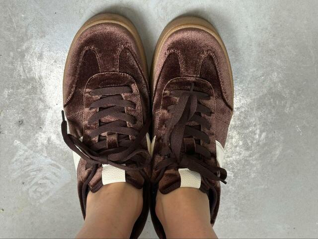 【GU ベロアスニーカー】足幅は広めで履きやすく、とにかく歩きやすいです！