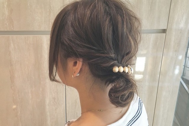 サイドをねじって作る「メッシーバン」