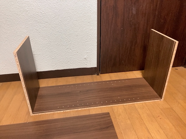 【カインズ カラーボックス 可動棚収納ボックス 3段】女性一人でも簡単に組み立てられます